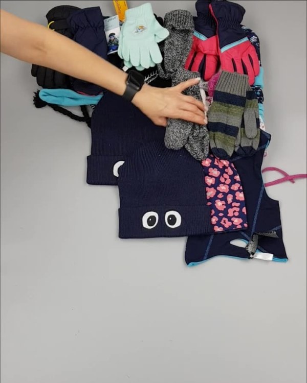 Фотография  606 - Шапки, шарфы, перчатки детские СТОК#3 кг, ЛОТ №2452 оптом в Саранске и Мордовии