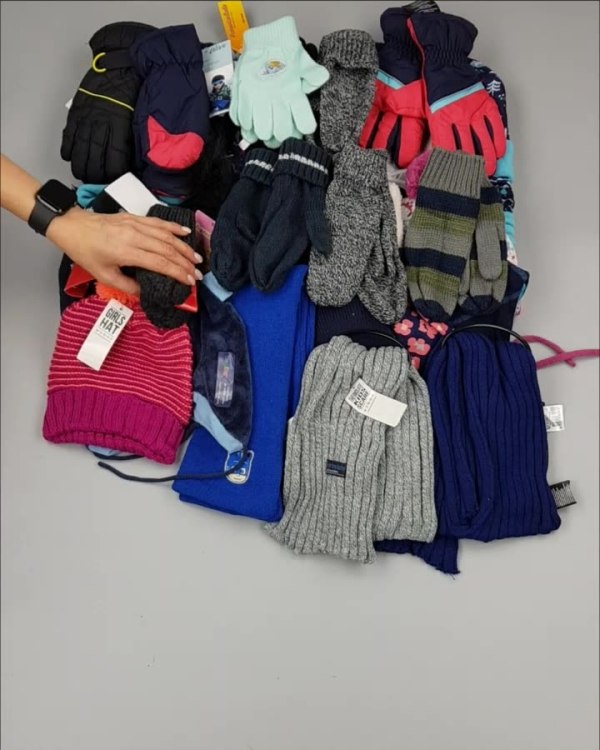 Фотография  675 - Шапки, шарфы, перчатки детские СТОК#3 кг, ЛОТ №2452 оптом в Саранске и Мордовии
