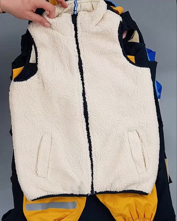 Фотография  346 - Верхняя одежда TCM kids 074#7 кг, ЛОТ №6681 оптом в Саранске и Мордовии