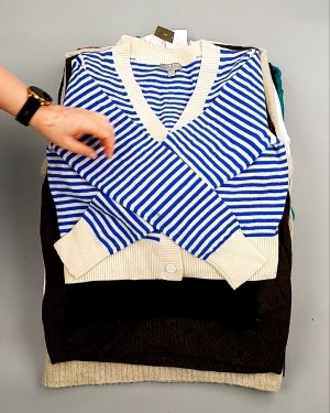 Фотография  788 - Джемпера СТОК CAN 084#7 кг, ЛОТ №7647 оптом в Саранске и Мордовии