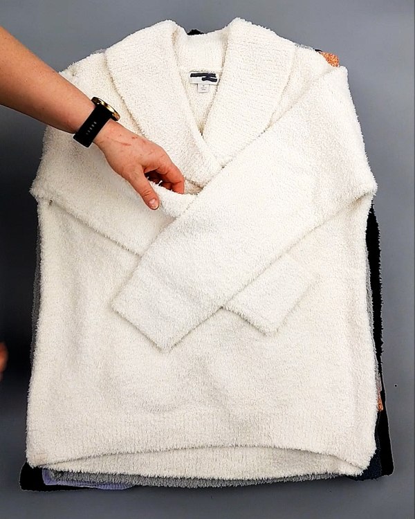 Фотография  107 - Джемпера СТОК CAN 084#7 кг, ЛОТ №7648 оптом в Саранске и Мордовии