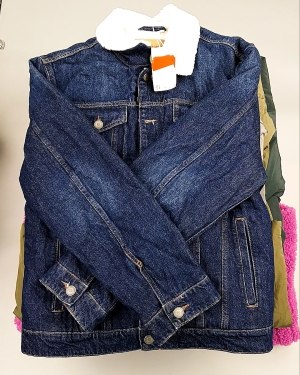 Купить Верхняя одежда м/ж C&A 025#10 кг оптом в Саранске и Мордовии