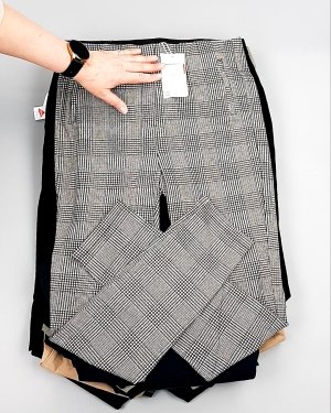 Фотография  945 - Брюки женские лето C&A 025#10 кг, ЛОТ №7892 оптом в Саранске и Мордовии