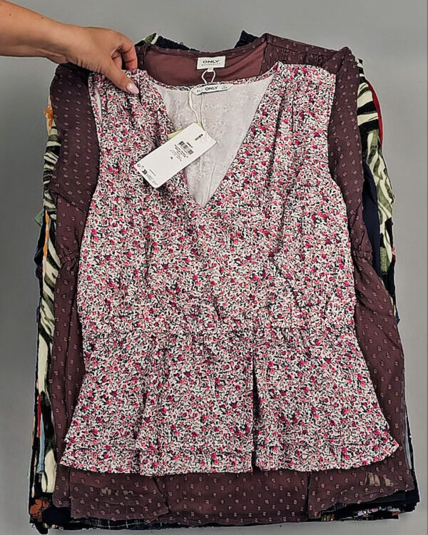 Фотография  360 - Блузки+Джемпера Bestseller Summer 045 B#8,5 кг, ЛОТ №9039 оптом в Саранске и Мордовии